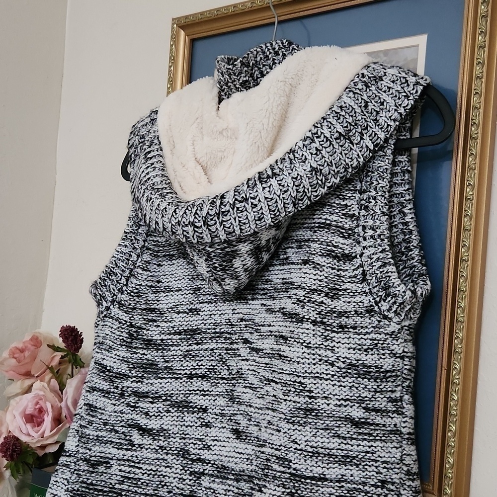 Cavalini Sweater Vest hoodie Super Cozy Zipper and button closure size M Winter - Picture 9 of 12